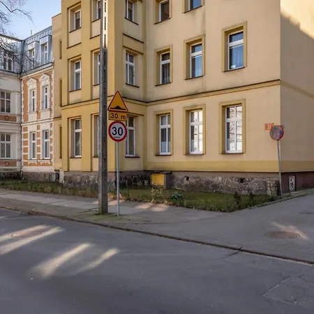 Apartament Z Antresola Przy Parku Zdrojowym By Renters Apartment