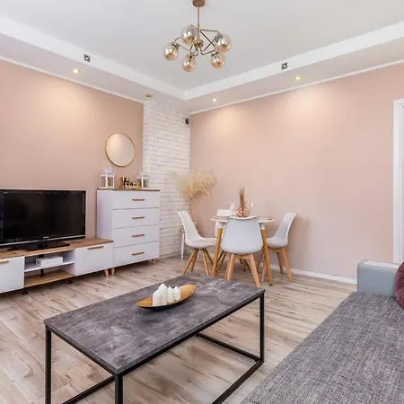 Apartament Z Antresola Przy Parku Zdrojowym By Renters Apartment Swinoujscie